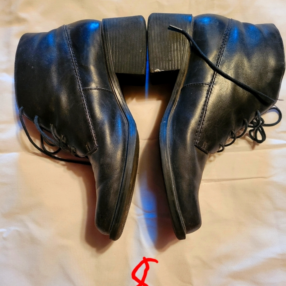 Black booties White mountain size 8 leather